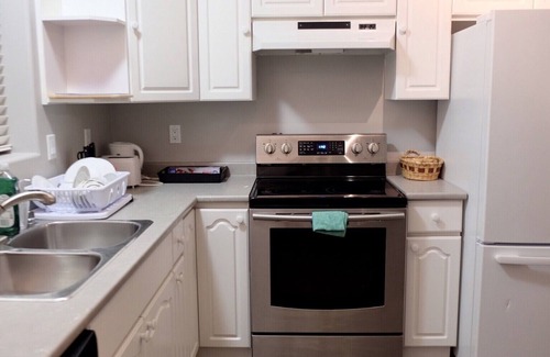 Lower Sumas Mountain House | Cozy 2 bedrooms on Ground Floor house .