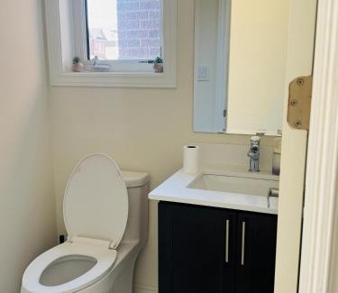 Erin House | Cozy 2 bedrooms with private washroom