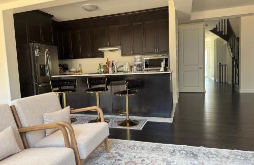 Erin House | Cozy 2 bedrooms with private washroom
