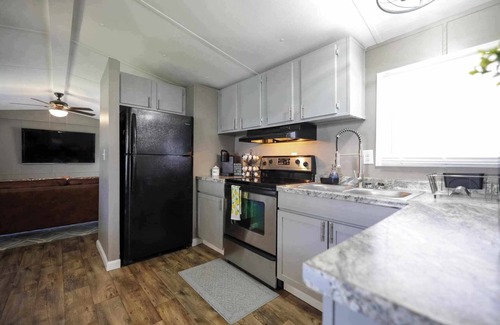Geneva House | Cozy 2-BR 2BA mobile home with AC and WiFi in Friendly Place Geneva