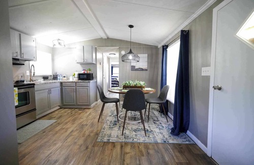 Geneva House | Cozy 2-BR 2BA mobile home with AC and WiFi in Friendly Place Geneva