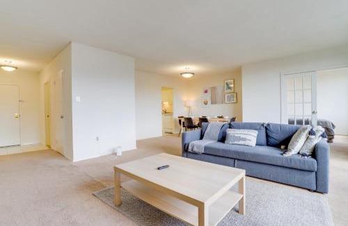 Aurora Highlands Apartment | Cozy 2 BR Apartment At Arlington With Gym