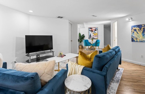 Townline Hill House | Cozy 2 BR basement suite w/ Hot Tub + Home Gym