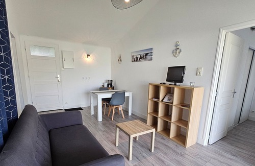 Saint-Michel-en-l'Herm Cottage | Cozy 2-Person Cottage Near Beach & Marais Poitevin