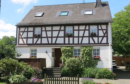 Irmenach Apartment | Cozy 2 person vacation apartment Mohnblume