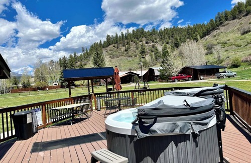 Pagosa Springs House | Cozy 2 Queens | Base of Pagosa Springs Mountains | Near Hot Springs & Trails