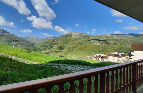 Les Menuires Apartment | Cozy 2-Room Apartment, Sleeps 6, Ski-in/Ski-out, Balcony, Pet-Friendly