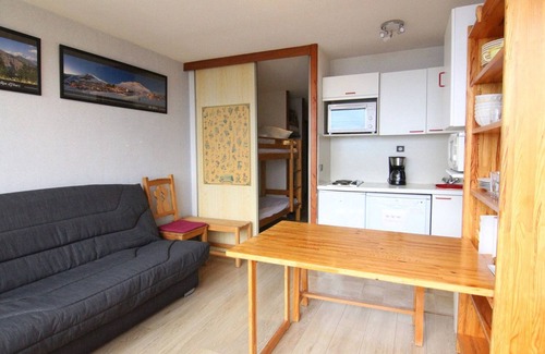 Eclose-Ouest Apartment | Cozy 2-Room Apartment for 4 with South-Facing Balcony, Near Ski Lifts and Shops, L'Alpe d'Huez