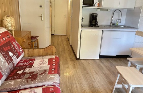 Risoul Apartment | Cozy 2-Room Apartment for 5 with Balcony, Close to Shops & Ski Lift in Risoul 1850