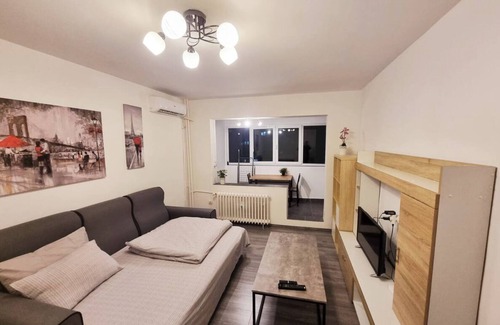 Militari Apartment | Cozy 2-Room Apartment, Steps away from subway!