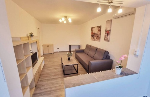 Militari Apartment | Cozy 2-Room Apartment, Steps away from subway!