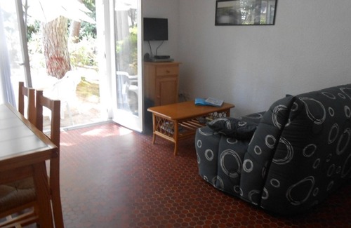 Ploemel House | Cozy 2-Room Cottage with Terrace & Garden, Near Sea & Coastal Trails, Pet-Friendly