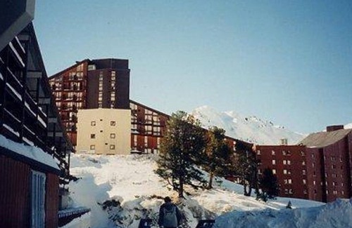 Arc-2000 Apartment | Cozy 2-Room Apartment · Central Location · Balcony · Near Slopes · Arc 2000