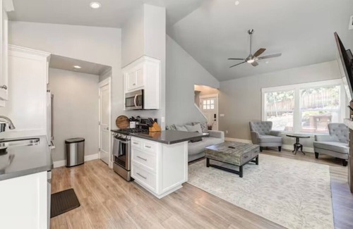 Folsom Cottage | Cozy 2-Story Cottage Near Historic Folsom!