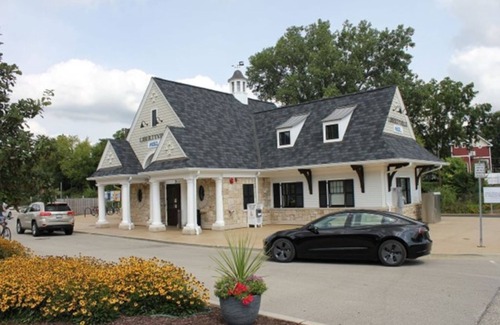 Libertyville House | Cozy 2-Story House Near Downtown Libertyville
