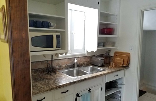 Bryn Mawr House | Cozy 2B/1.5B cottage 2.0 miles from central Minneapolis