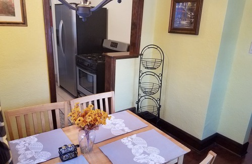 Bryn Mawr House | Cozy 2B/1.5B cottage 2.0 miles from central Minneapolis