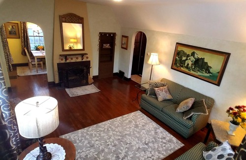 Bryn Mawr House | Cozy 2B/1.5B cottage 2.0 miles from central Minneapolis