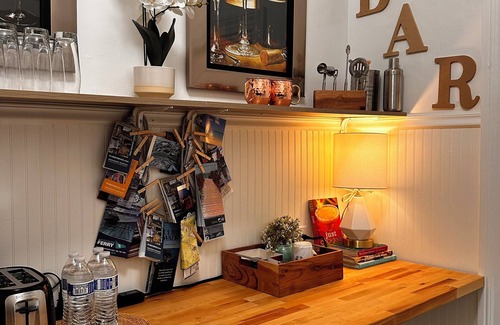 Wayland Apartment | Cozy 2B1B Apt,Private Kitchen, Walk to everything,Near BROWN &RISD. Pet Friendly