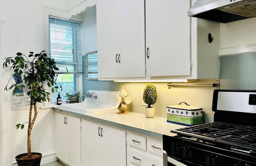 Wayland Apartment | Cozy 2B1B Apt,Private Kitchen, Walk to everything,Near BROWN &RISD. Pet Friendly