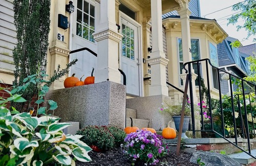Wayland Apartment | Cozy 2B1B Apt,Private Kitchen, Walk to everything,Near BROWN &RISD. Pet Friendly