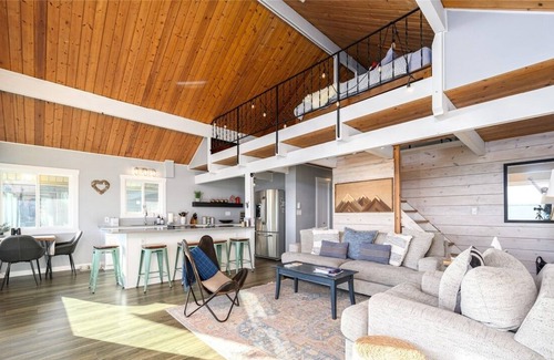 Ferndale Cottage | Cozy 2BD 1BA Home - Oceanfront - Mountain View