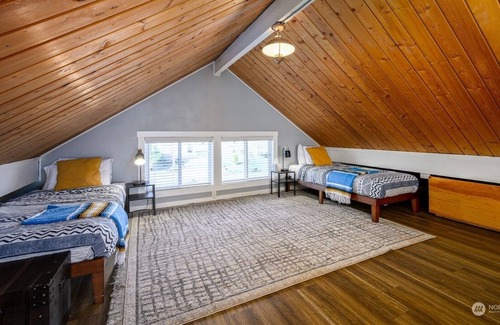Ferndale Cottage | Cozy 2BD 1BA Home - Oceanfront - Mountain View