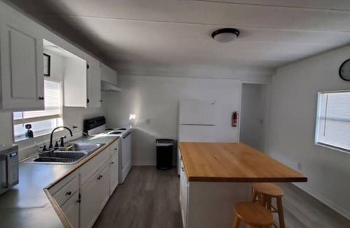 Lake Charles House | Cozy 2BD/2BA Mobile Home/AC, Wi-Fi, W/D, Kitchen, Prime Central Location