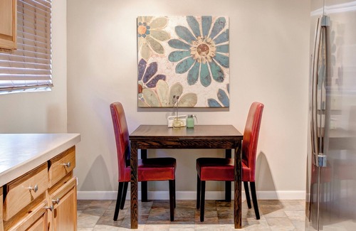 Pueblo Alto Condo | Cozy 2bd 2ba near Nob Hill home Garage Parking