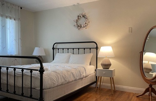 Arden-Arcade Apartment | Cozy 2bd Apartment by CSUS & Cal Expo