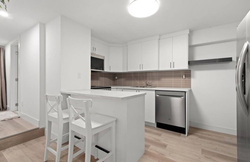 North Vancouver Apartment | Cozy 2BD guest suite in North Van!