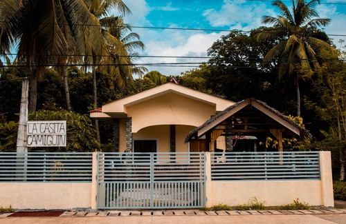 Catarman House | Cozy 2BD home with Starlink, Netflix, AC and parking