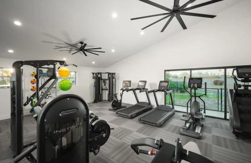 Cox Heights Apartment | Cozy 2BD - Parking, Gym, Pool - Sleeps 8 - 5 Min Casino