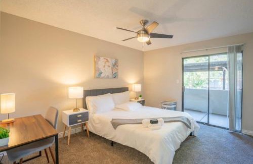 Cox Heights Apartment | Cozy 2BD - Parking, Gym, Pool - Sleeps 8 - 5 Min Casino