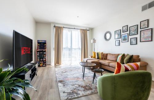 Del Rey Apartment | Cozy 2BD Retreat in MarinaDelRey!Free Parking&Pool