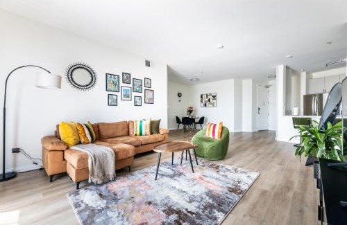 Del Rey Apartment | Cozy 2BD Retreat in MarinaDelRey!Free Parking&Pool