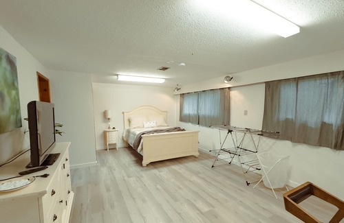 Marpole House | Cozy 2BD Suite Near Marine Gateway