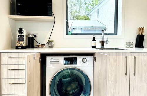 Upper Riccarton House | Cozy 2BDR 2BTR Townhouse Riccarton FREE carpark Fast Wifi
