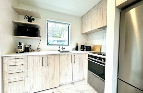 Upper Riccarton House | Cozy 2BDR 2BTR Townhouse Riccarton FREE carpark Fast Wifi