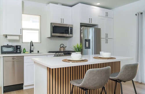 Crescenta Highlands House | Cozy 2BDR House with Fenced-in Yard