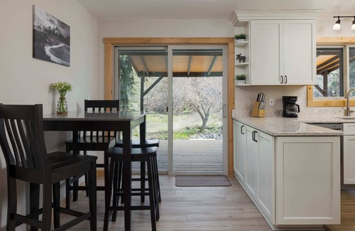 Southwest Bend House | Cozy 2BDR Retreat in Bend for 6