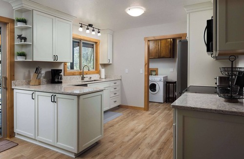Southwest Bend House | Cozy 2BDR Retreat in Bend for 6