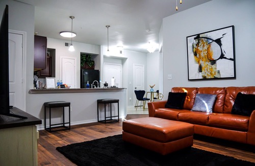 Oak Cliff Apartment | "Cozy" 2bdrm Apt near Kessler Park ~ Bishop Arts~ Downtown Dallas
