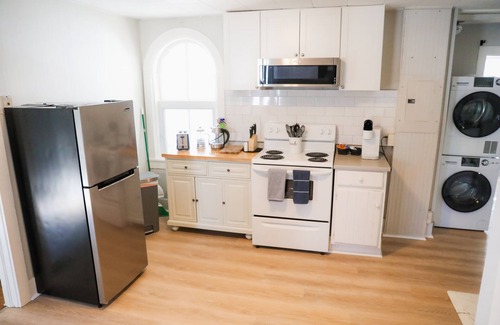 Winooski Apartment | Cozy 2bdrm Apt. Walk downtown bring your pets