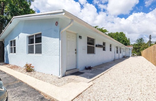Riverside Park Apartment | Cozy 2bed 1 Bath 5 min to Las Olas W/free parking!