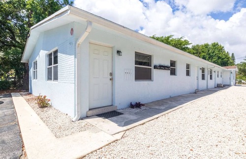 Riverside Park Apartment | Cozy 2bed 1 Bath 5 min to Las Olas W/free parking!