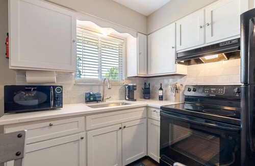 Akron House | Cozy 2Bed/1Bath Duplex in Akron