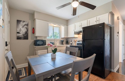 Akron House | Cozy 2Bed/1Bath Duplex in Akron