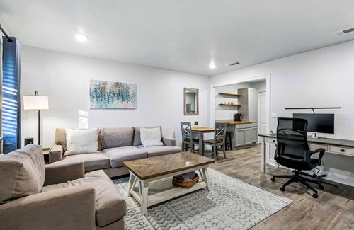 Covington Apartment | Cozy 2Bed 1Bath Property Near Downtown Covington and St. Tammany Hospital