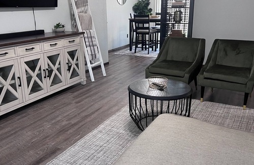 Enid House | COZY 2Bedroom/1Bath Duplex